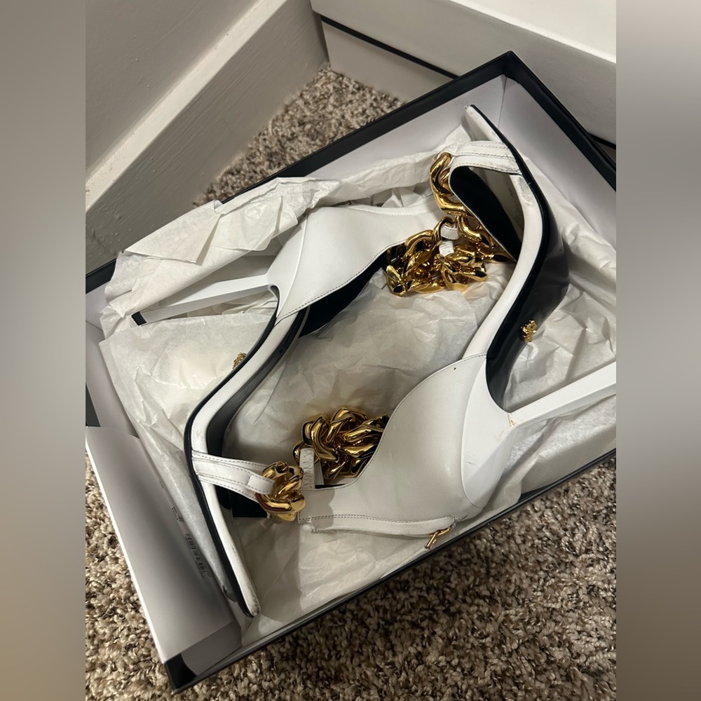 Versace heels size 40 - Picture 3 of 6